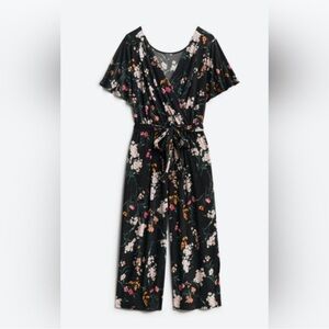 EUC Kaileigh Black Floral Jumpsuit Pantsuit Romper